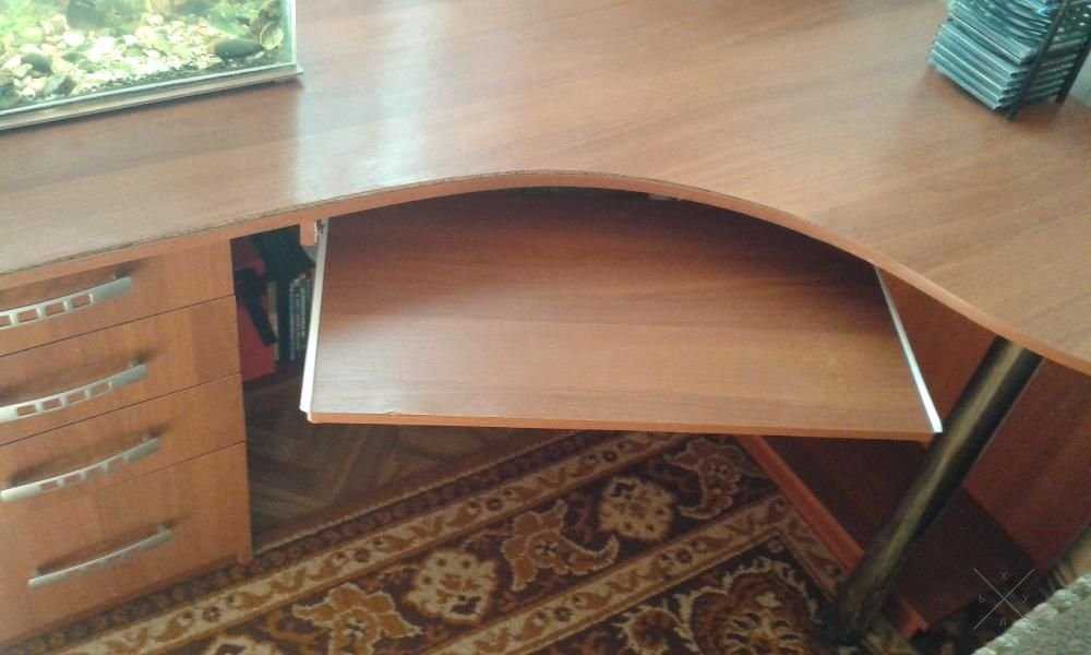 Стол компьютерный