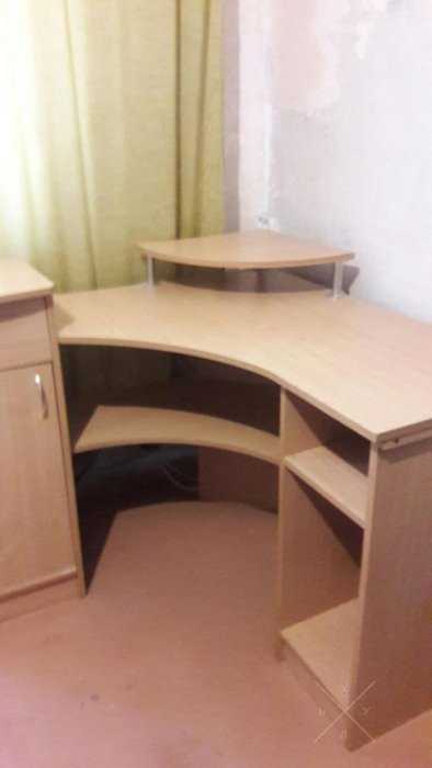 Стол компьютерный,письменный.
