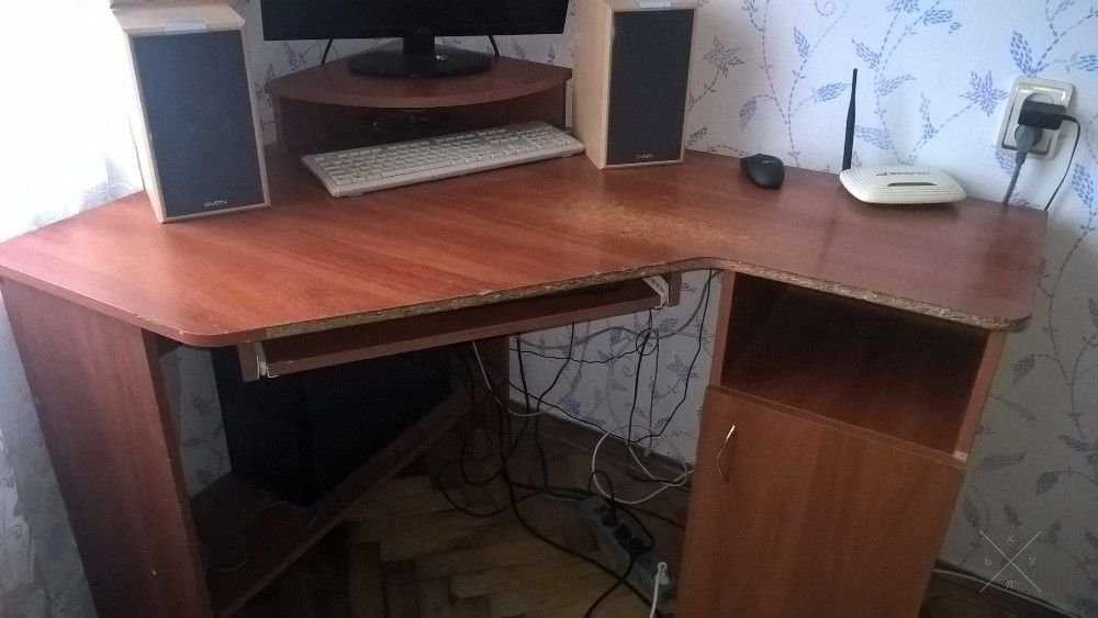 стол компьютерный