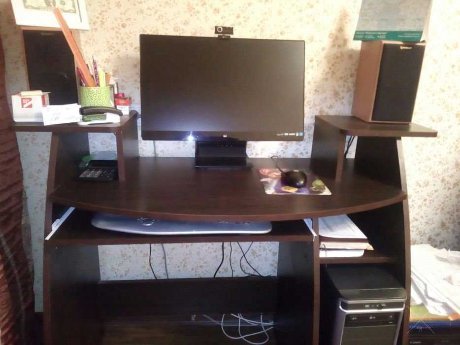 Стол компьютерный