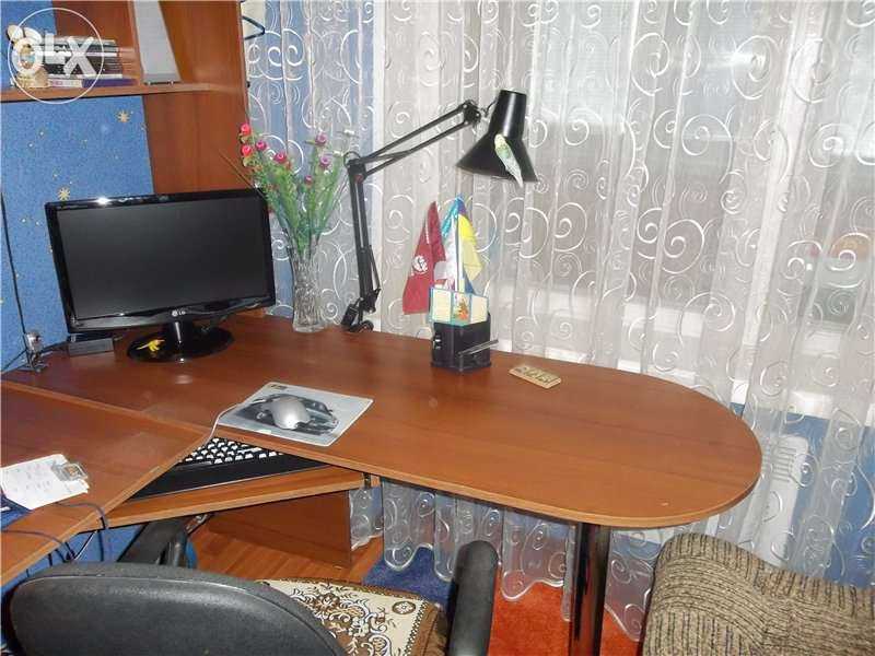 продам компьютерный стол
