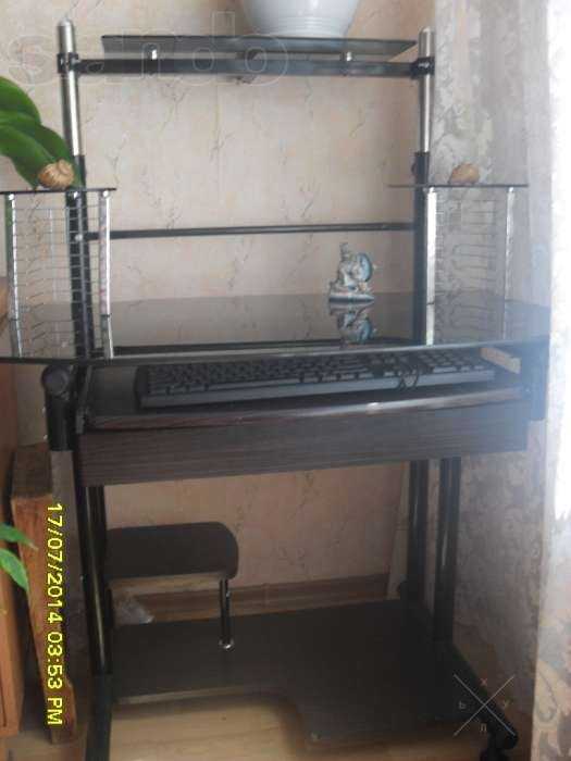 Продам компактный компьютерный столик