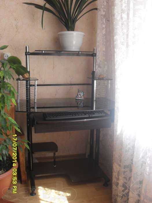 Продам компактный компьютерный столик