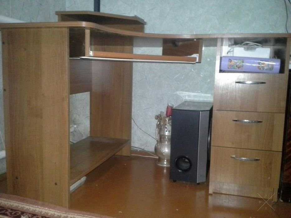 Компьютерный стол