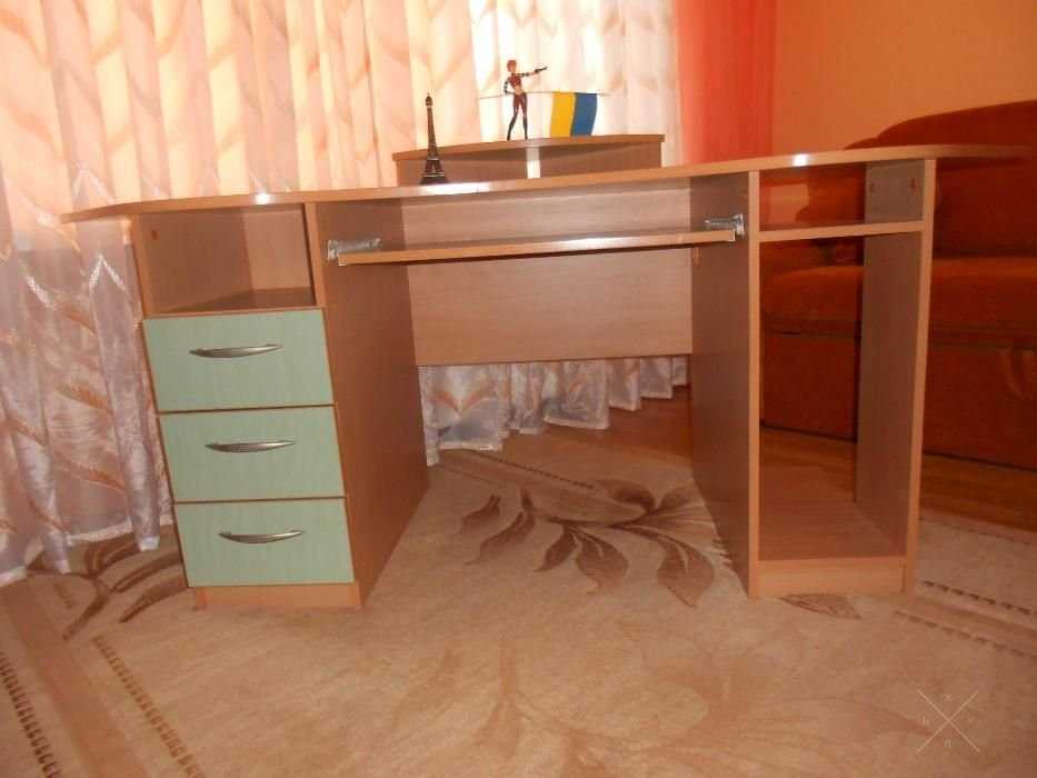 Продам угловой компьютерный стол!