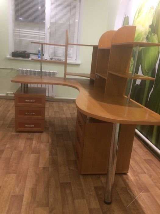 Продам угловой компьютерный стол