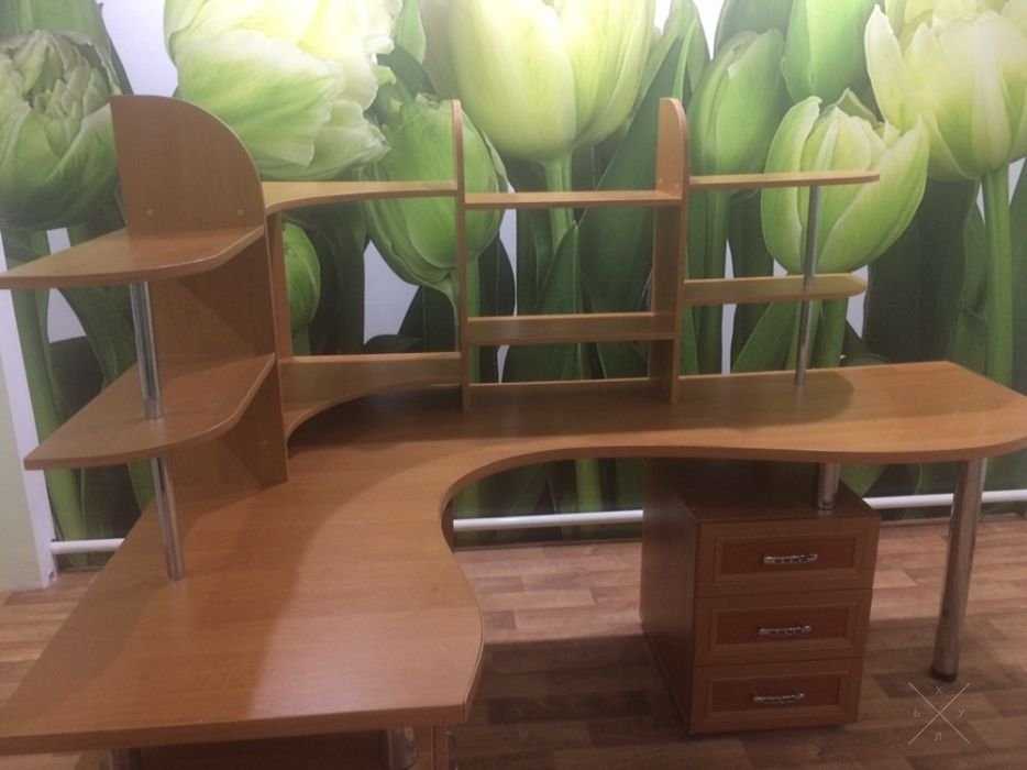 Продам угловой компьютерный стол