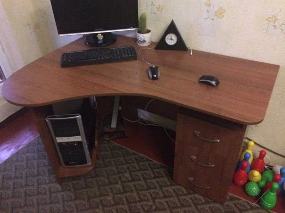 Компьютерный стол