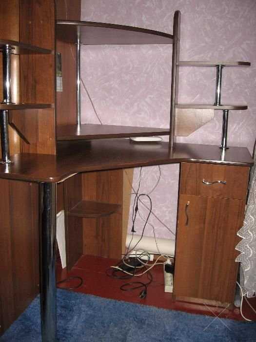 Стол компьютерный