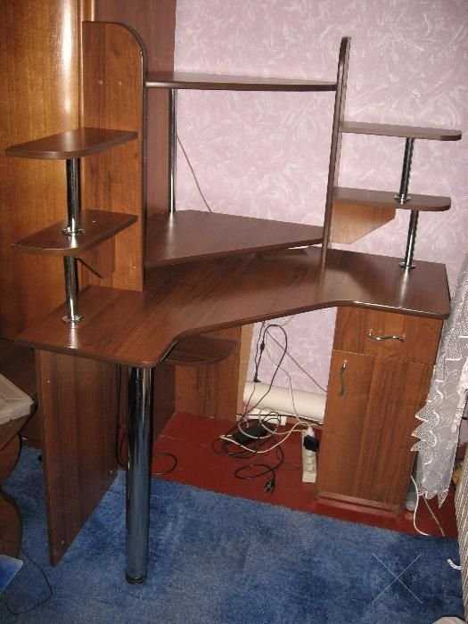 Стол компьютерный