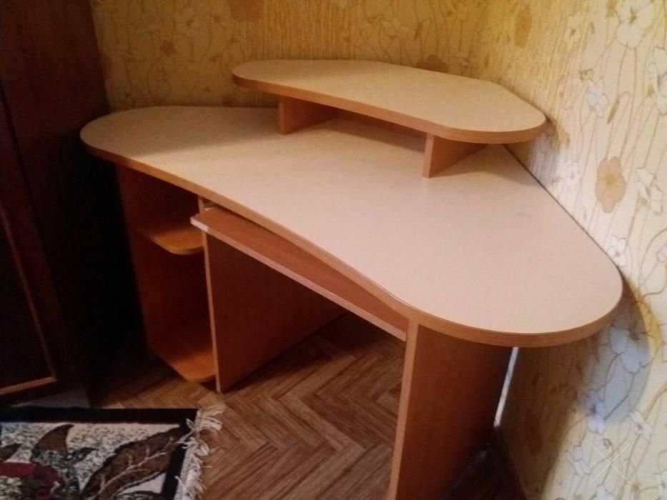 Стол компьютерный