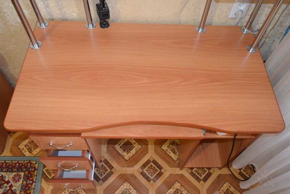 стол компьютерный отличное состояние