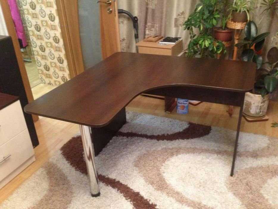Стол компьютерный