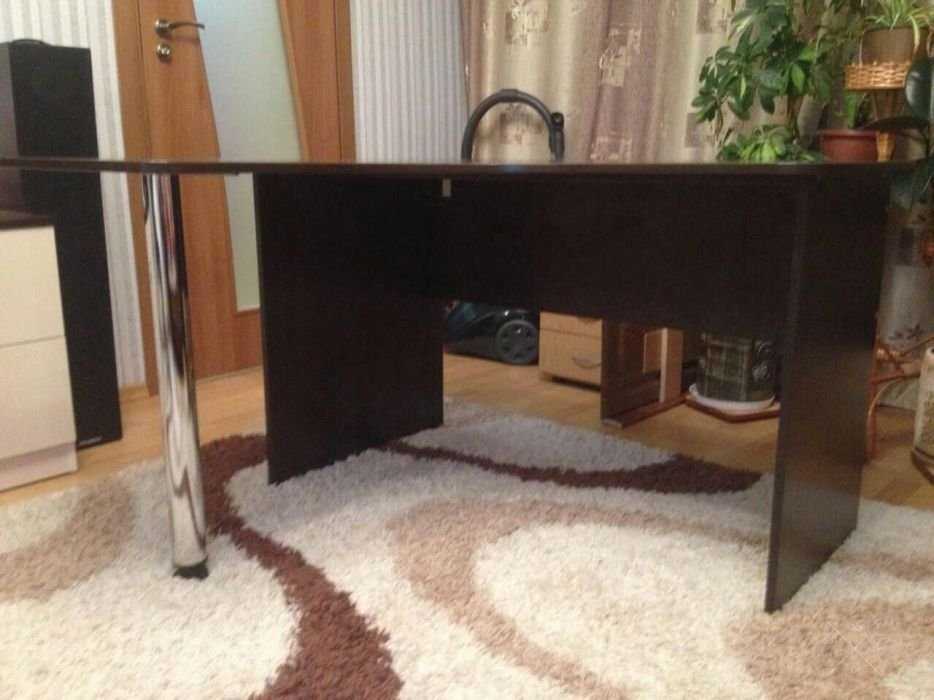 Стол компьютерный