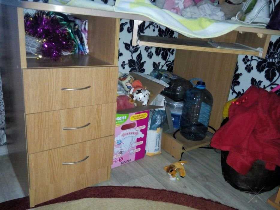 Продам компьютерный стол