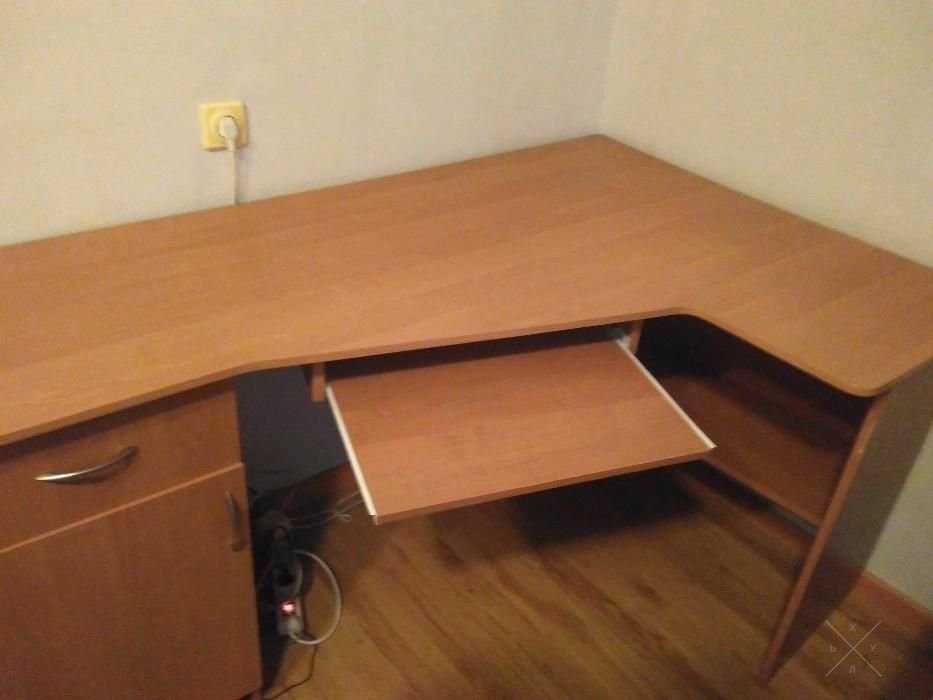 Отличный угловой компьютерный стол