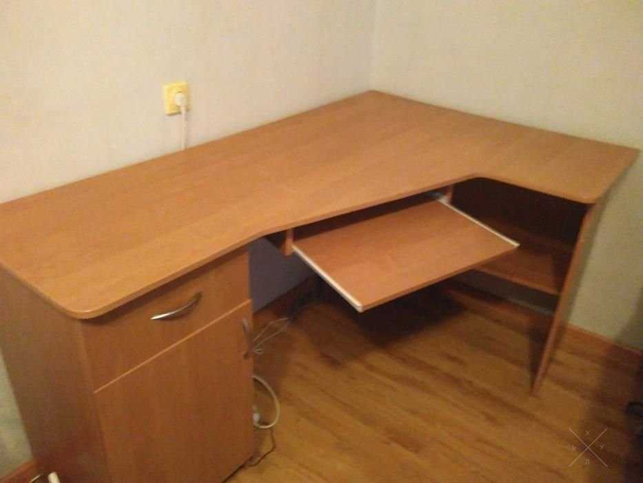 Отличный угловой компьютерный стол