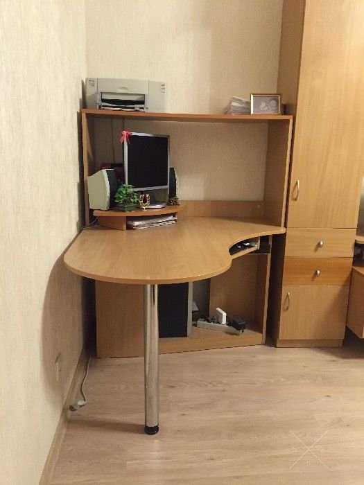 Стол письменный компьютерный офисный со съемной верхней полкой