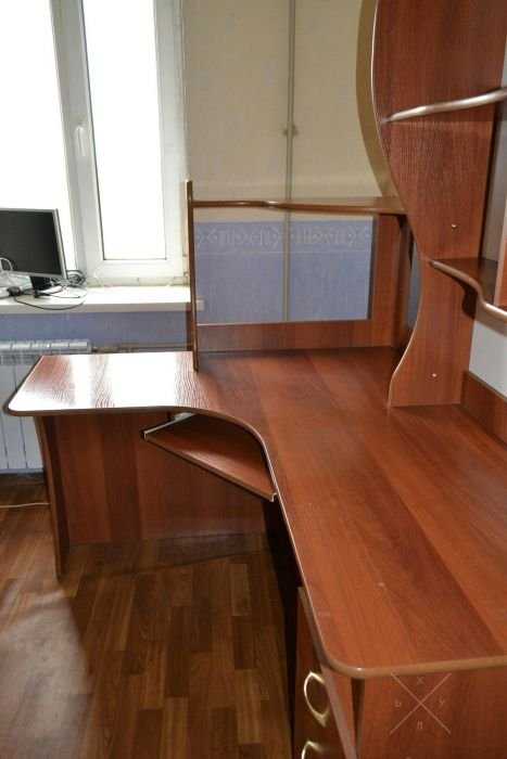 Стол компьютерный