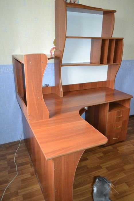 Стол компьютерный