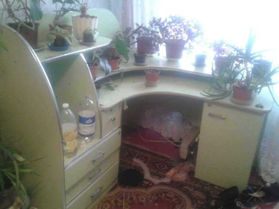 Стол компьютерный