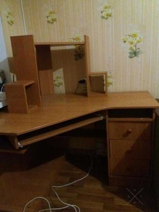 Продам стол компьютерный