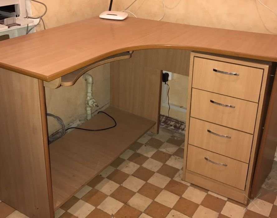 Стол компьютерный