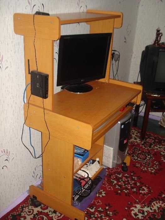 Компьютерный стол