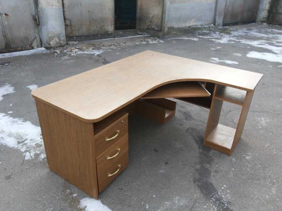 Стол компьютерный