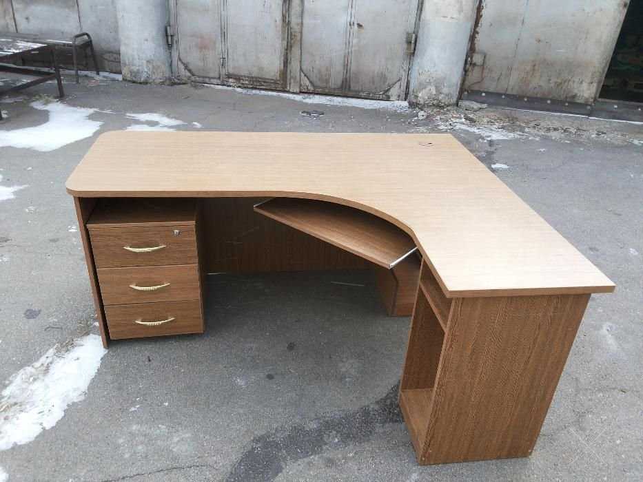 Стол компьютерный