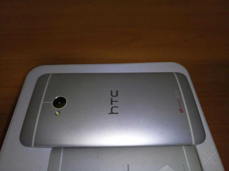 Продам HTC One M7 32gb Silver