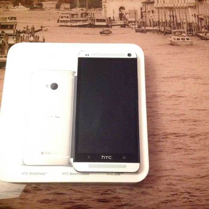 Продам телефон HTC One