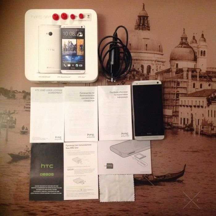 Продам телефон HTC One