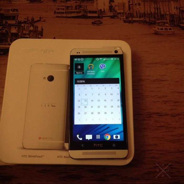 Продам телефон HTC One