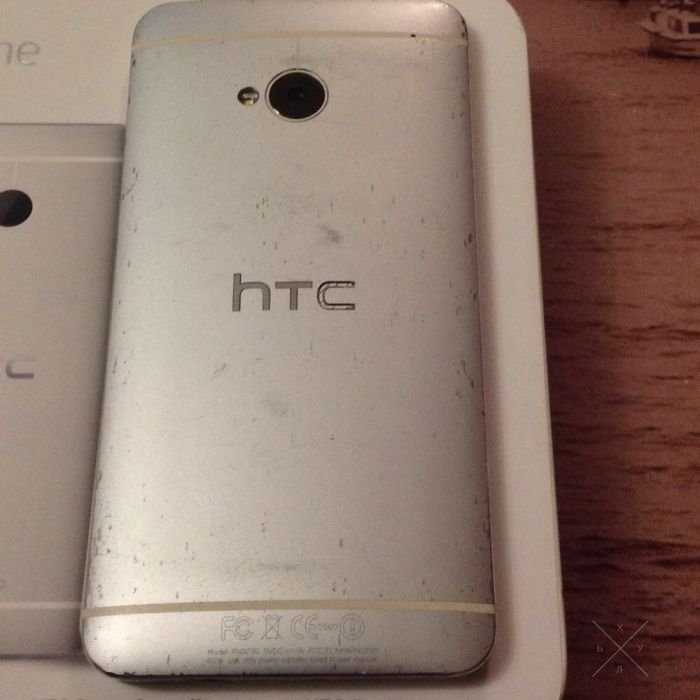 Продам телефон HTC One