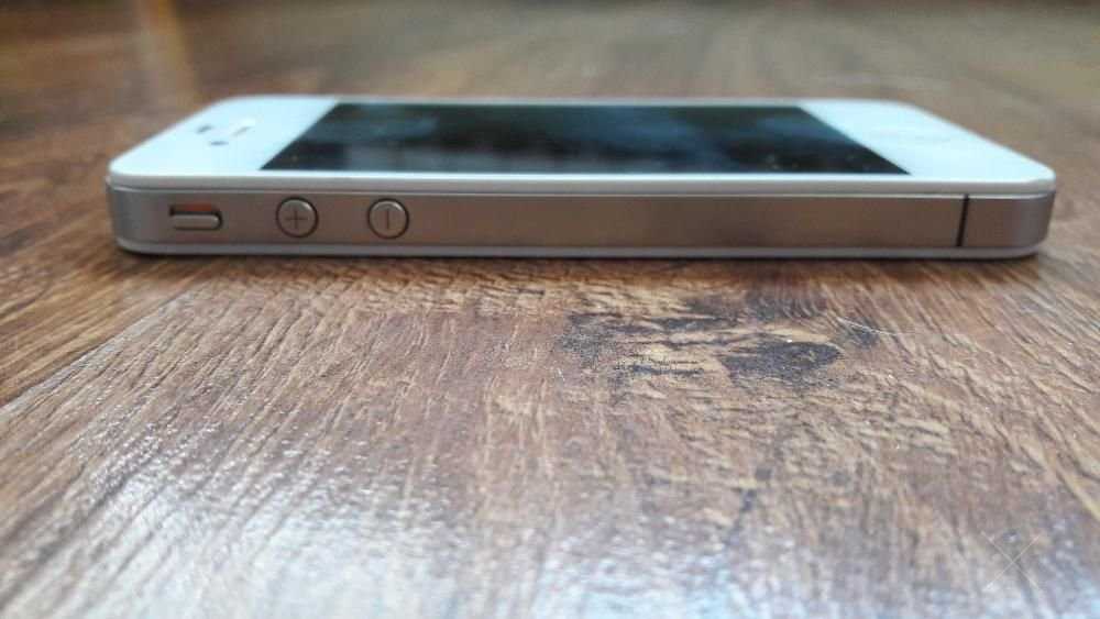 Apple iPhone 4 8GB (White)
