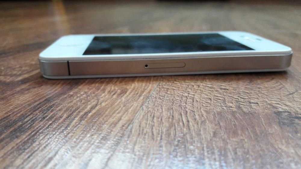 Apple iPhone 4 8GB (White)
