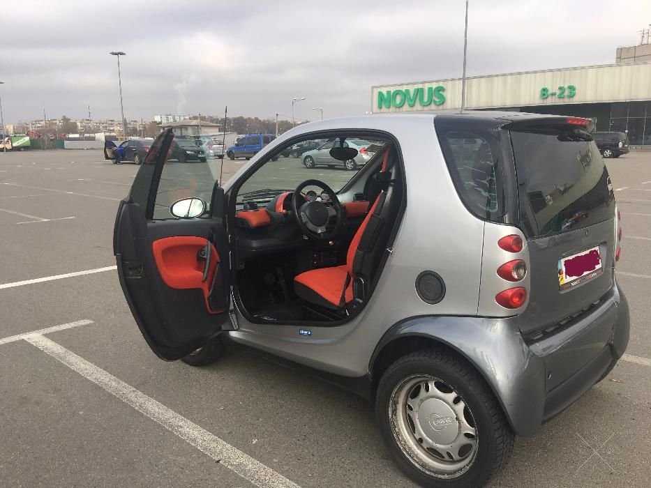Красивый автомобиль Smart Fortwo, супер состояние, не требует вложений