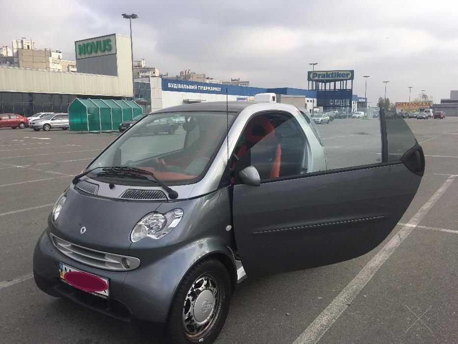 Красивый автомобиль Smart Fortwo, супер состояние, не требует вложений
