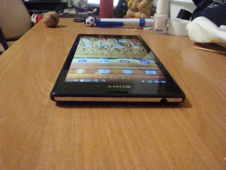 Продам сенсорный телефон Sony T-3 XPERIA.