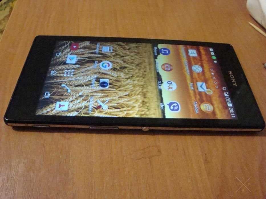 Продам сенсорный телефон Sony T-3 XPERIA.