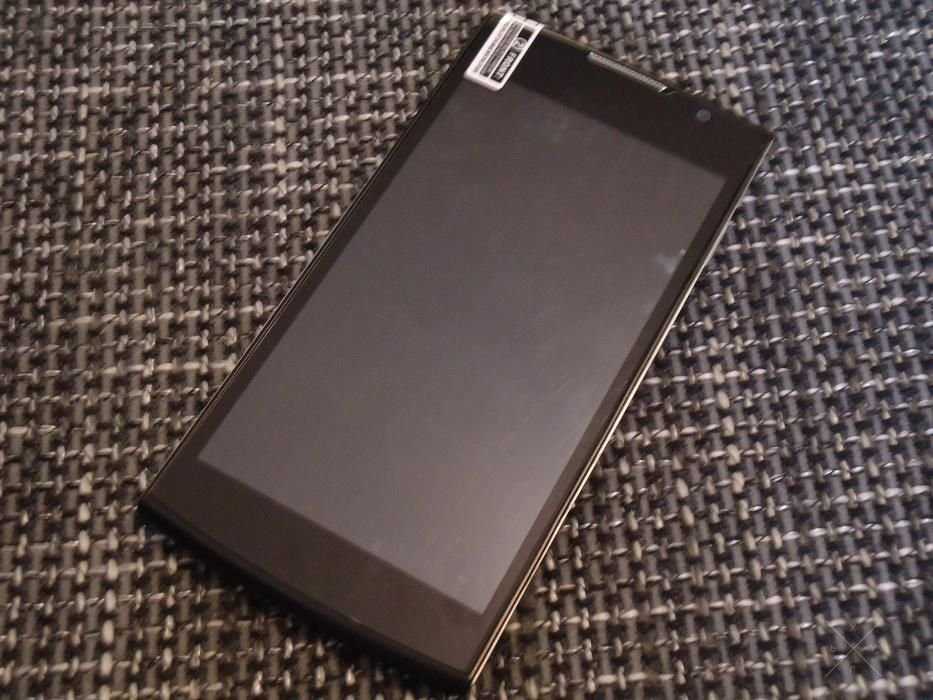 Смартфон НТС Desire G6 _ 2Sim _ экран 5''_ 6 Ядер _ 8Мпх _ 4GB _ Wi-Fi