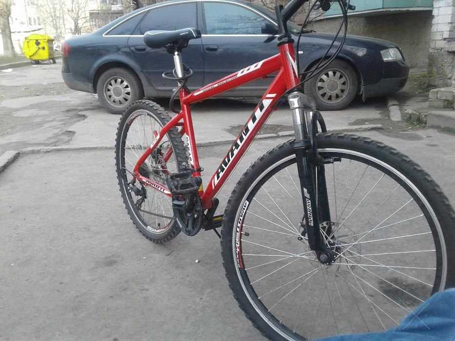 Продам отличный горный велосипед.