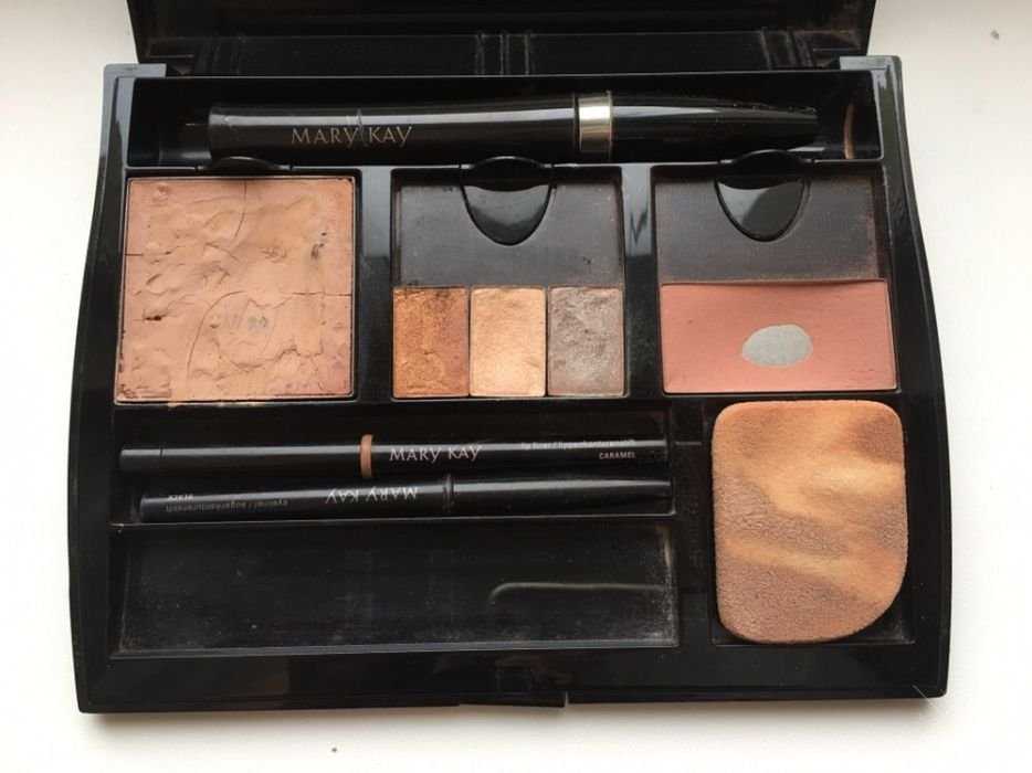 Футляр Mary Kay с косметикой