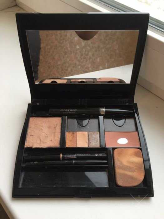 Футляр Mary Kay с косметикой