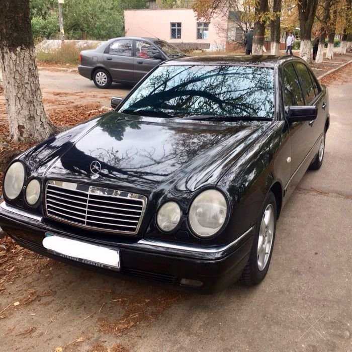 Продам Мерседес Е240