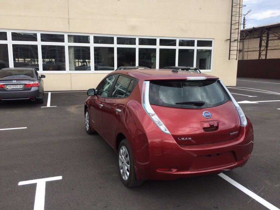 Nissan Leaf Електромобиль