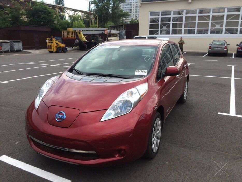 Nissan Leaf Електромобиль