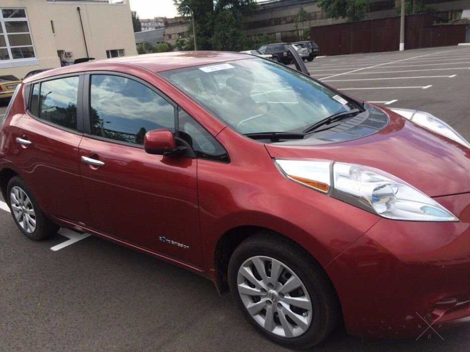 Nissan Leaf Електромобиль