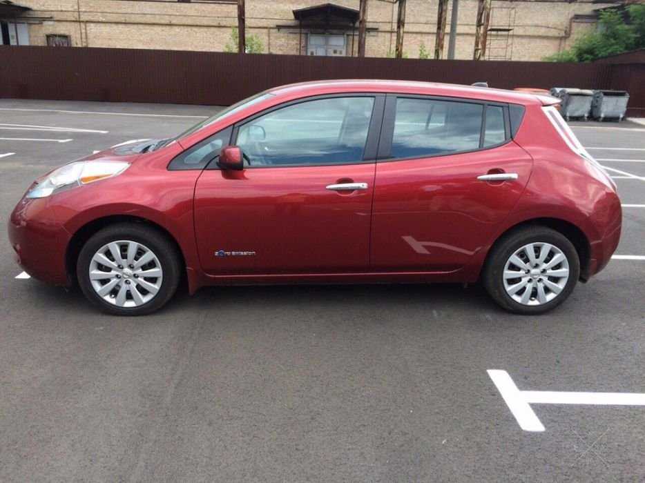 Nissan Leaf Електромобиль